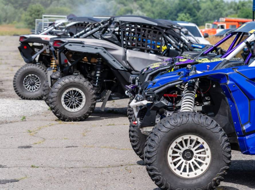 Polaris RZR XP vs Can-Am Maverick: Who is the King of the Dubai Desert?